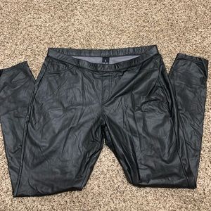 HUE faux leather legging